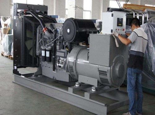 河口柴油发电机组和储能设备配合使用的案例