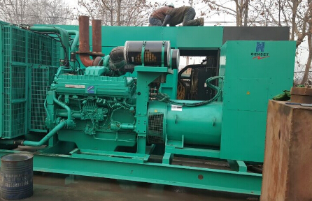 河口发电机组如何判断水冷式机油散热器内部是否需要清洗？