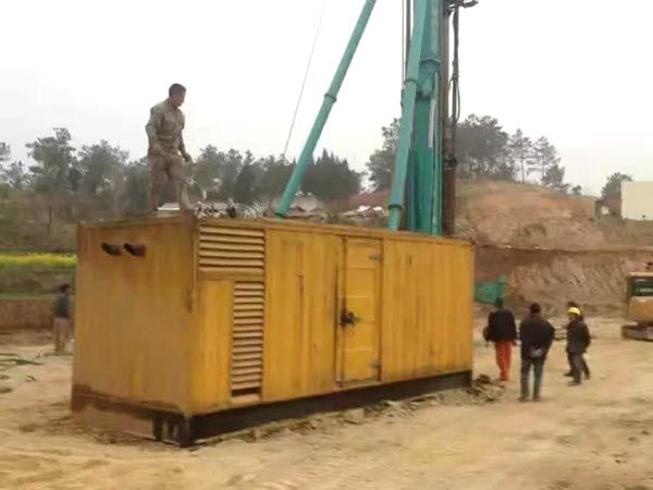 河口如何判断水冷式机油散热器密封件是否需要更换？